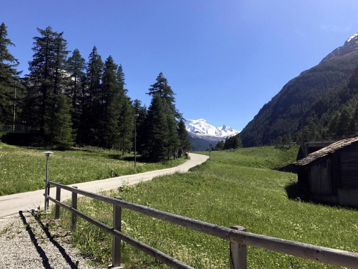 B&B Matterhorn Golf Randa Exteriör bild