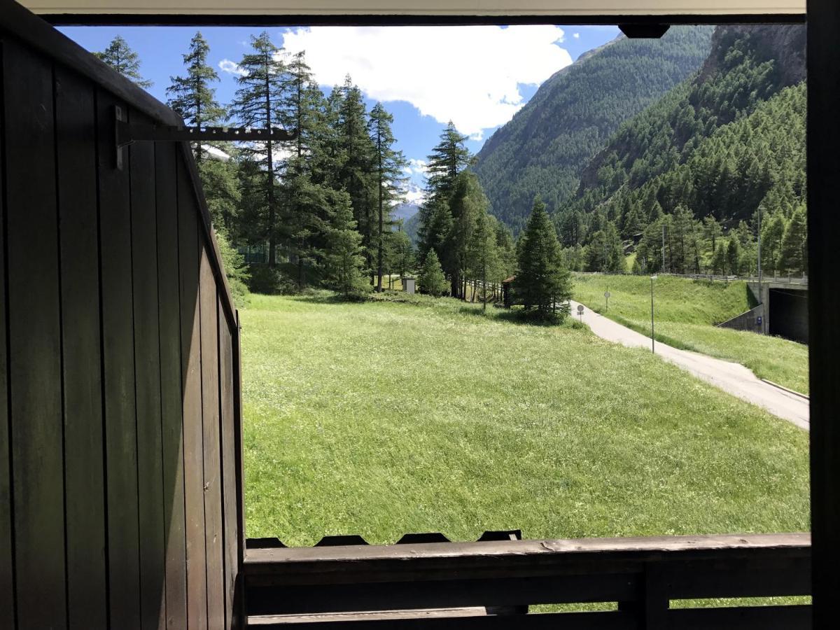 B&B Matterhorn Golf Randa Exteriör bild