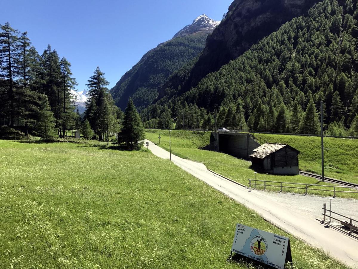 B&B Matterhorn Golf Randa Exteriör bild